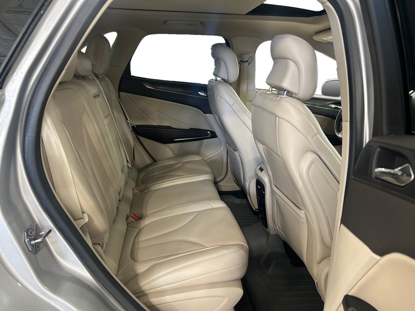 Used 2019 Lincoln MKC Reserve w/ MKC Climate Package FWD image 23