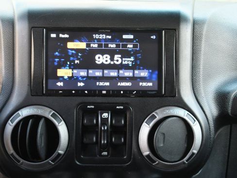 Used 2015 Jeep Wrangler Unlimited Sport w/ Quick Order Package 24S AWD/4WD image 19