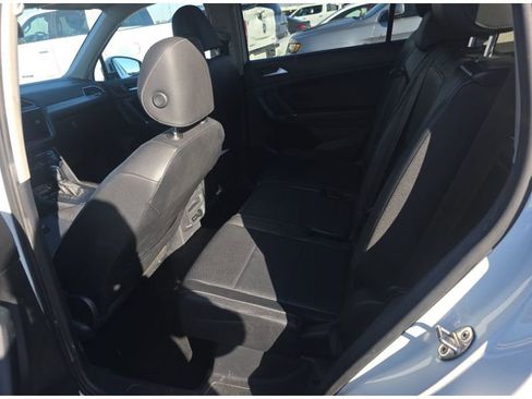 Used 2020 Volkswagen Tiguan SE image 11