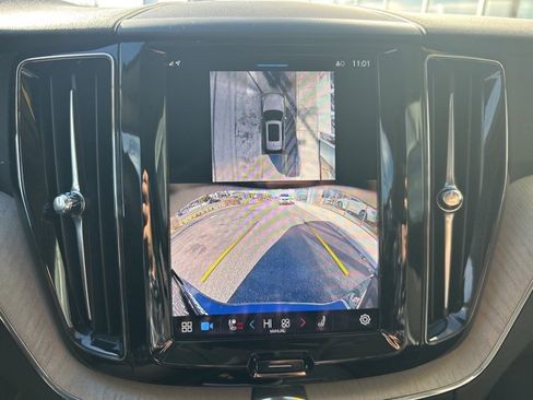 Certified 2025 Volvo XC60 B5 Plus image 23