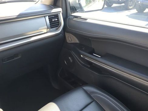 Used 2024 Ford Expedition XLT image 20