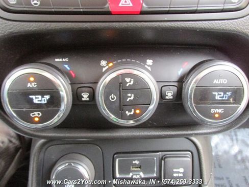 Used 2017 Jeep Renegade Limited AWD/4WD image 27