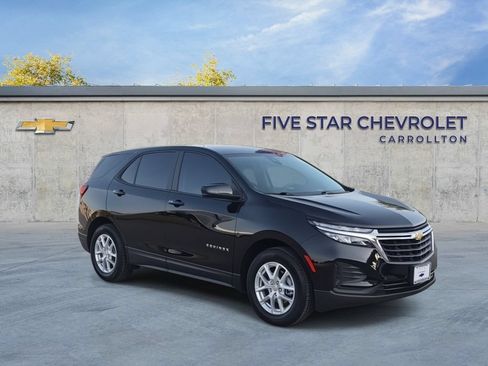 Used 2022 Chevrolet Equinox LS AWD/4WD image 2