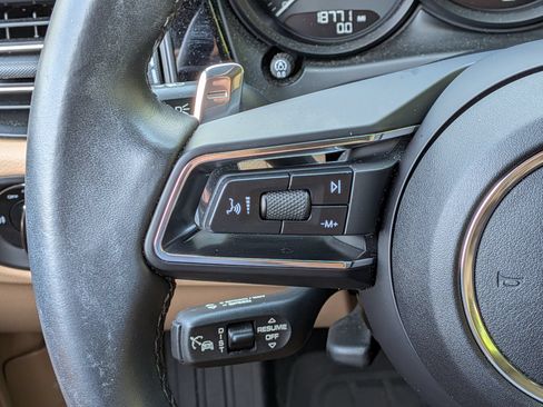 Certified 2024 Porsche Macan AWD/4WD image 8