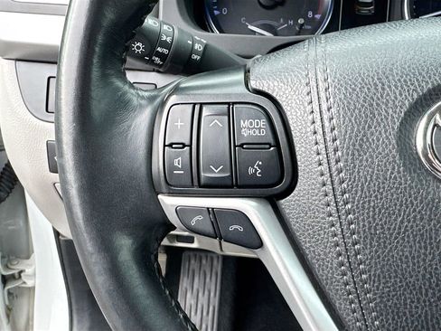 Used 2019 Toyota Highlander XLE image 8