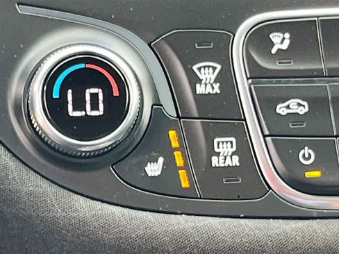 Used 2022 Chevrolet Malibu LT FWD image 19