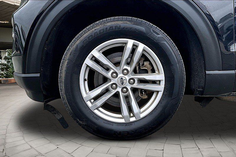 Used 2021 Ford Explorer XLT w/ Equipment Group 202A AWD/4WD image 7