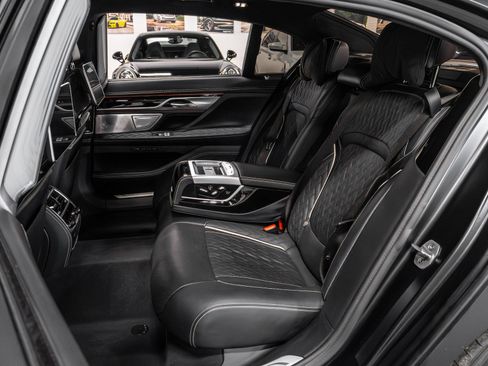 Used 2022 BMW 750i xDrive 750i xDrive w/ Luxury Rear Seating Package image 12