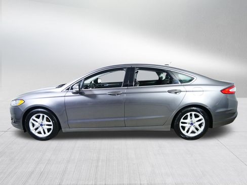 Used 2014 Ford Fusion SE w/ Equipment Group 202A image 4