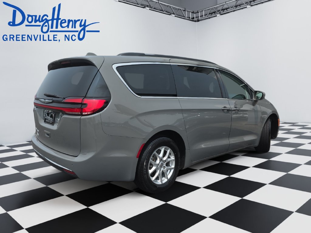 Used 2022 Chrysler Pacifica Touring-L FWD image 5