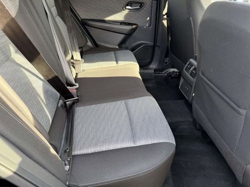 Used 2023 Nissan Rogue SV image 10