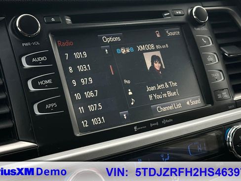 Used 2017 Toyota Highlander SE image 27