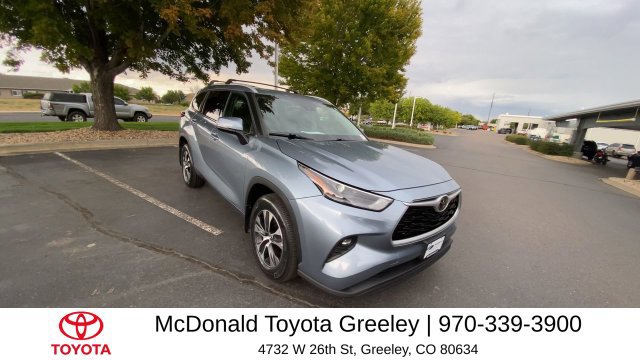 Used 2022 Toyota Highlander XLE AWD/4WD image 9