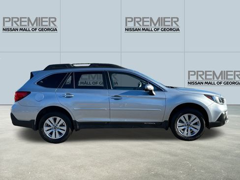 Used 2018 Subaru Outback 2.5i Premium image 4