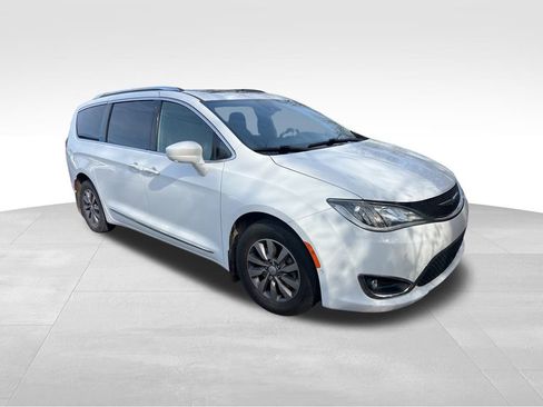 Used 2020 Chrysler Pacifica Touring-L image 9