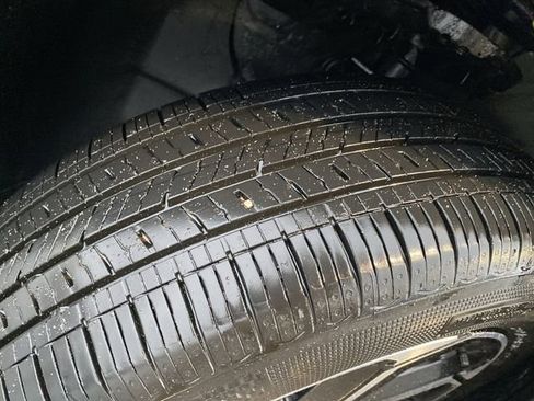 Certified 2024 Kia Niro EX image 40