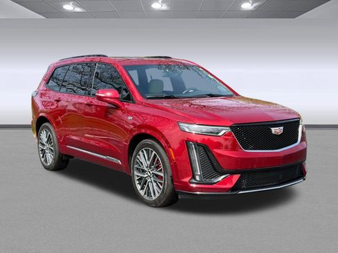 Used 2023 Cadillac XT6 Sport w/ LPO, Premium Carpet Package image 7