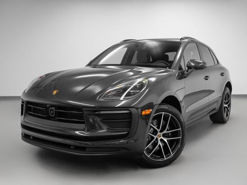 Used 2025 Porsche Macan image 1