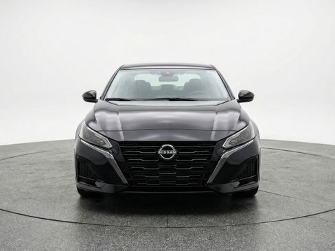 Used 2025 Nissan Altima 2.5 SV FWD image 2