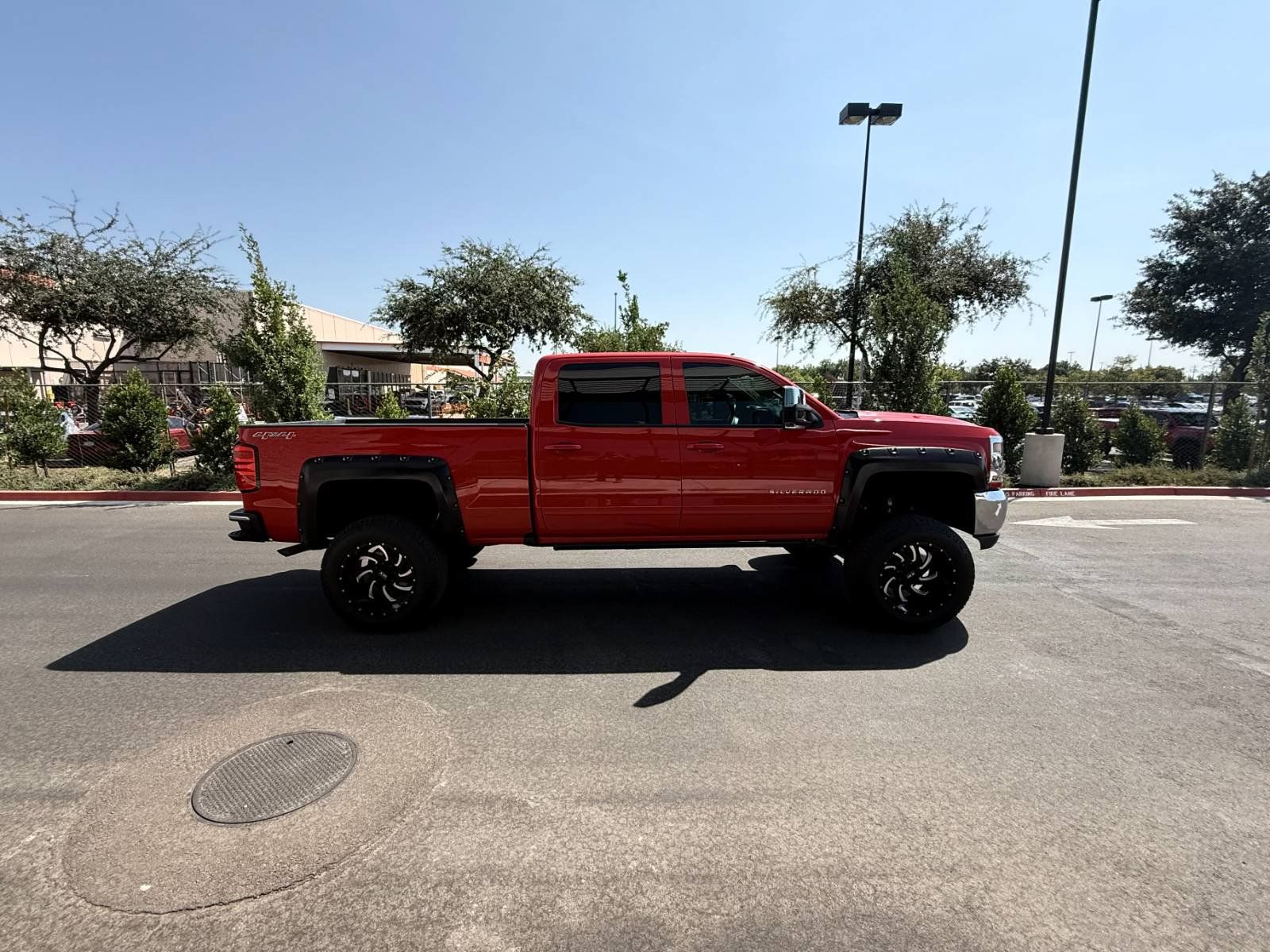 Used 2017 Chevrolet Silverado 1500 LT AWD/4WD image 6