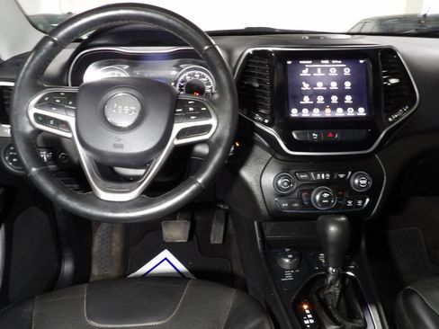 Used 2019 Jeep Cherokee Limited image 11