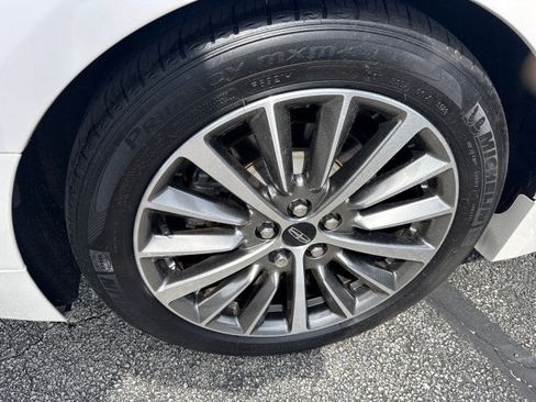 Used 2020 Lincoln MKZ FWD image 10