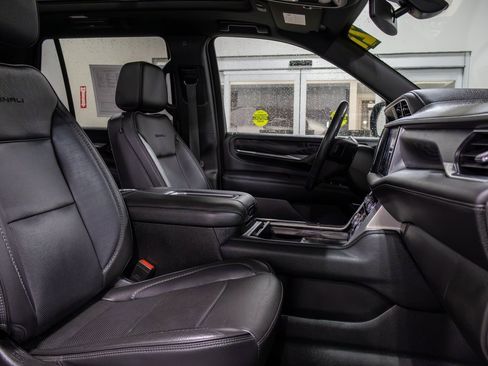 Used 2021 GMC Yukon Denali image 12