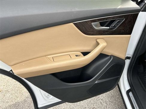 Used 2020 Audi Q8 Premium Plus w/ Premium Plus Package image 25