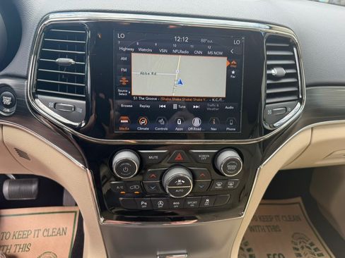 Used 2019 Jeep Grand Cherokee Limited AWD/4WD image 14
