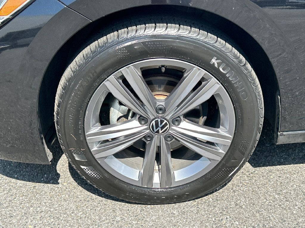 Used 2023 Volkswagen Jetta SE w/ Panoramic Sunroof Package FWD image 8