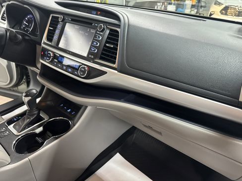 Used 2015 Toyota Highlander XLE AWD/4WD image 39