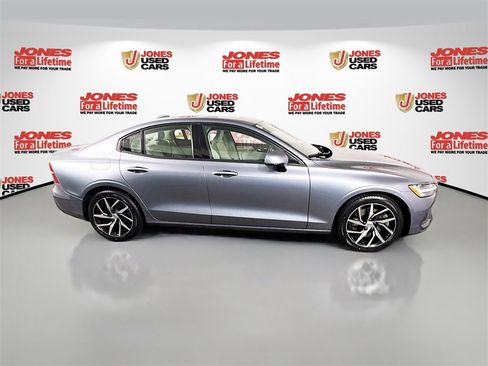 Used 2020 Volvo S60 T6 Momentum image 19