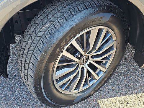 Used 2024 Nissan Armada SL image 33