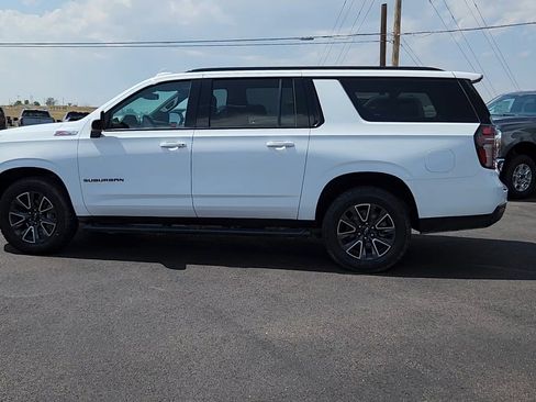 Used 2023 Chevrolet Suburban Z71 AWD/4WD image 2