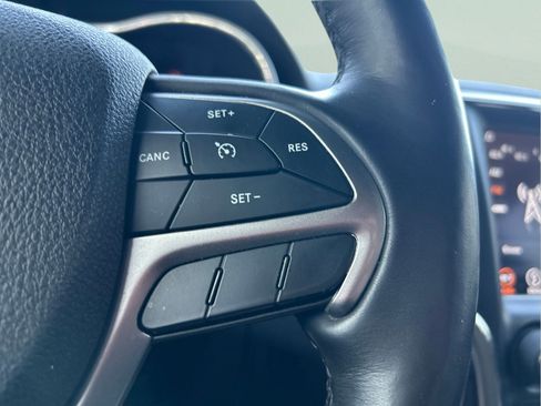 Used 2018 Jeep Grand Cherokee Laredo RWD image 15