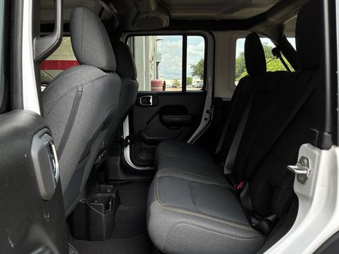 Used 2025 Jeep Wrangler Unlimited Sport AWD/4WD image 11