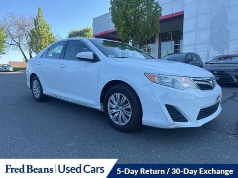Used 2013 Toyota Camry LE FWD image 2