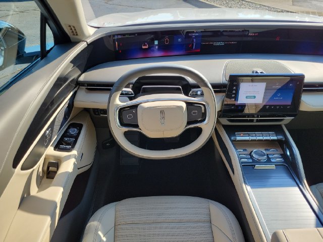 Used 2025 Lincoln Nautilus Reserve AWD/4WD image 27