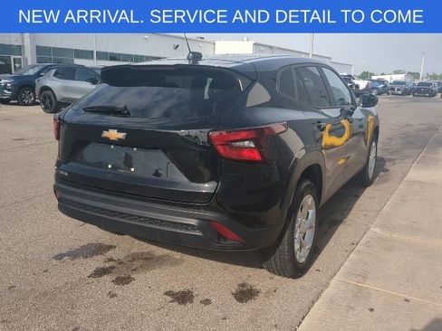 Used 2024 Chevrolet Trax LS w/ LS Convenience Package FWD image 8