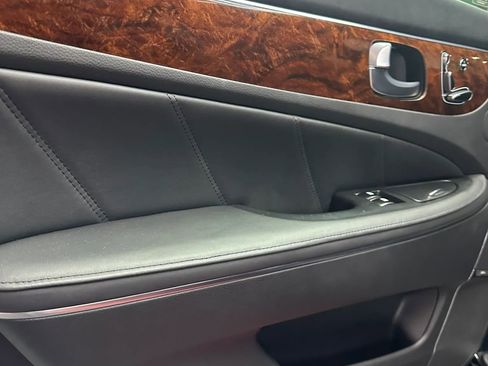 Used 2015 Hyundai Equus Signature RWD image 25