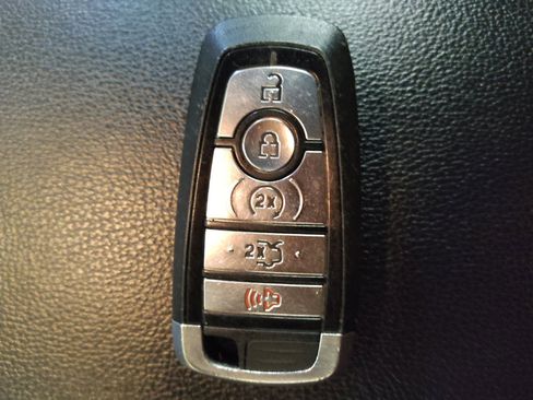 Used 2018 Ford Explorer XLT w/ Equipment Group 202A FWD image 32