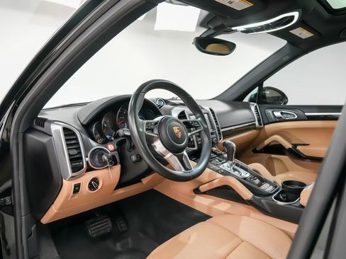 Used 2016 Porsche Cayenne AWD/4WD image 4