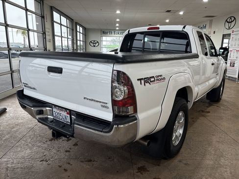 Used 2013 Toyota Tacoma PreRunner image 2