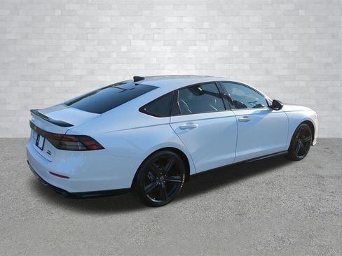 Used 2023 Honda Accord Sport image 4