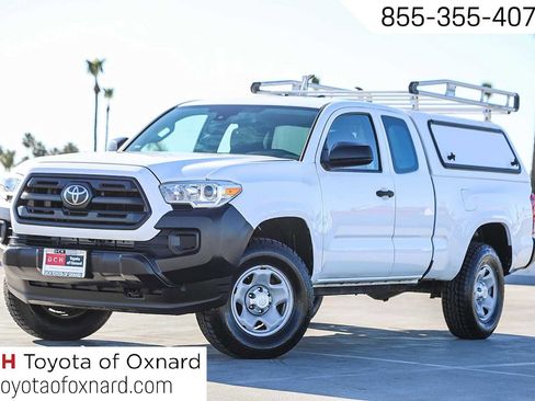 Certified 2018 Toyota Tacoma SR image 1