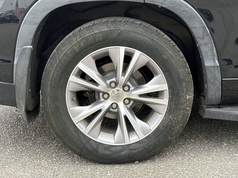 Used 2015 Toyota Highlander XLE AWD/4WD image 32