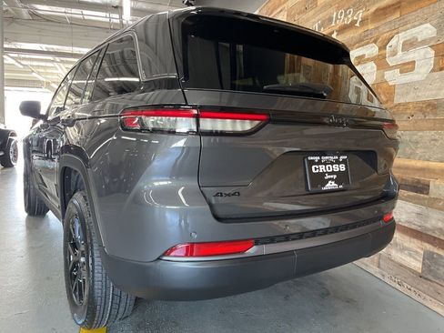 New 2026 Jeep Grand Cherokee Altitude AWD/4WD image 18