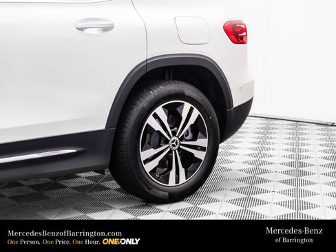 New 2025 Mercedes-Benz GLB 250 4MATIC image 34