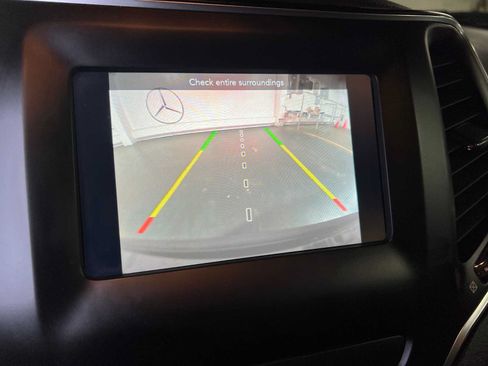 Used 2019 Jeep Cherokee Latitude Plus FWD image 37