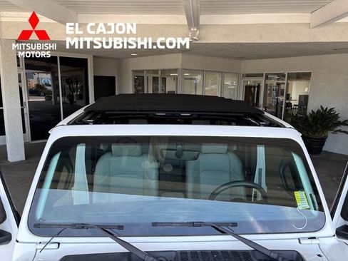Used 2023 Jeep Wrangler Unlimited Sahara AWD/4WD image 22